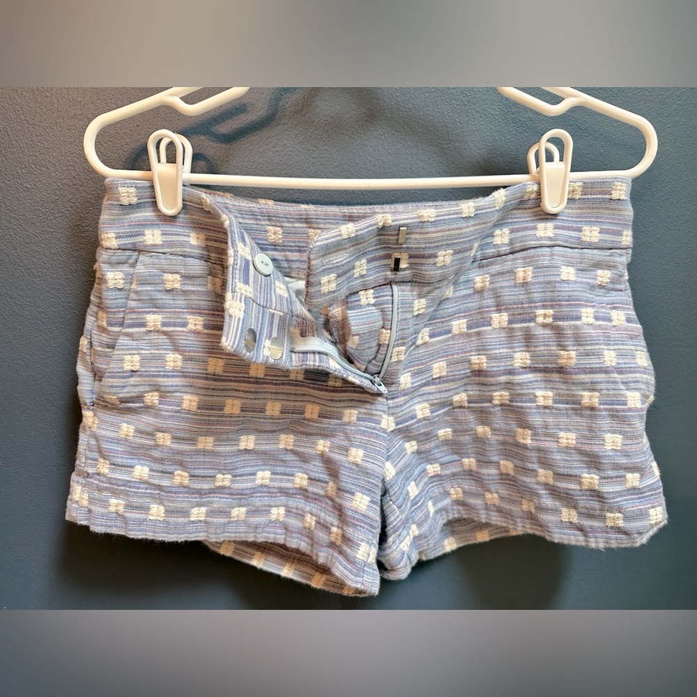 Adorable woven shorts with a checker-like pattern.